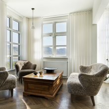 Load image into Gallery viewer, 10. & 11. apríl (Val um tvær dags) - Ari Eldjárn mætir á Hótel Búðir. Fordrykkur, matur, skemmtun & gisting / Kjör f. tvo